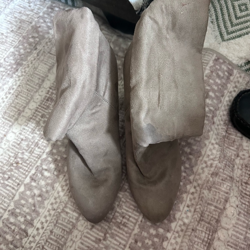 Women's Stylish Gray Boots